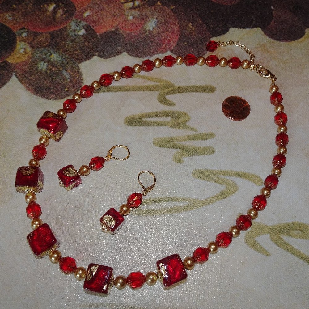 Handmade necklace & earring set with Murano cubes in deep red with exterior gold